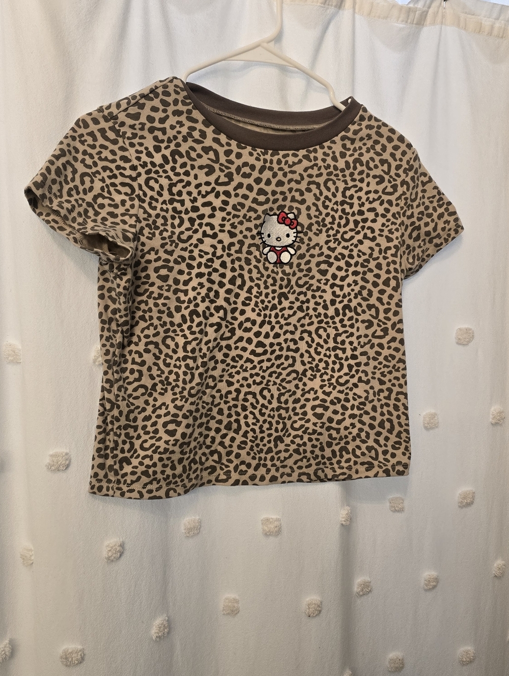 Juniors Hello Kitty Leopard Print Tee in Brown and Black Cropped Top Size Medium